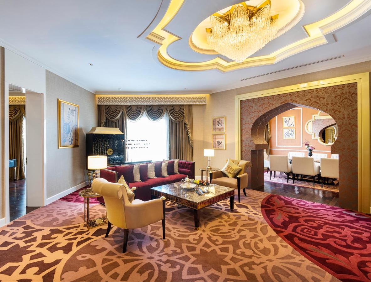 Ezdan Palace Hotel Doha Exterior foto A suite at the hotel