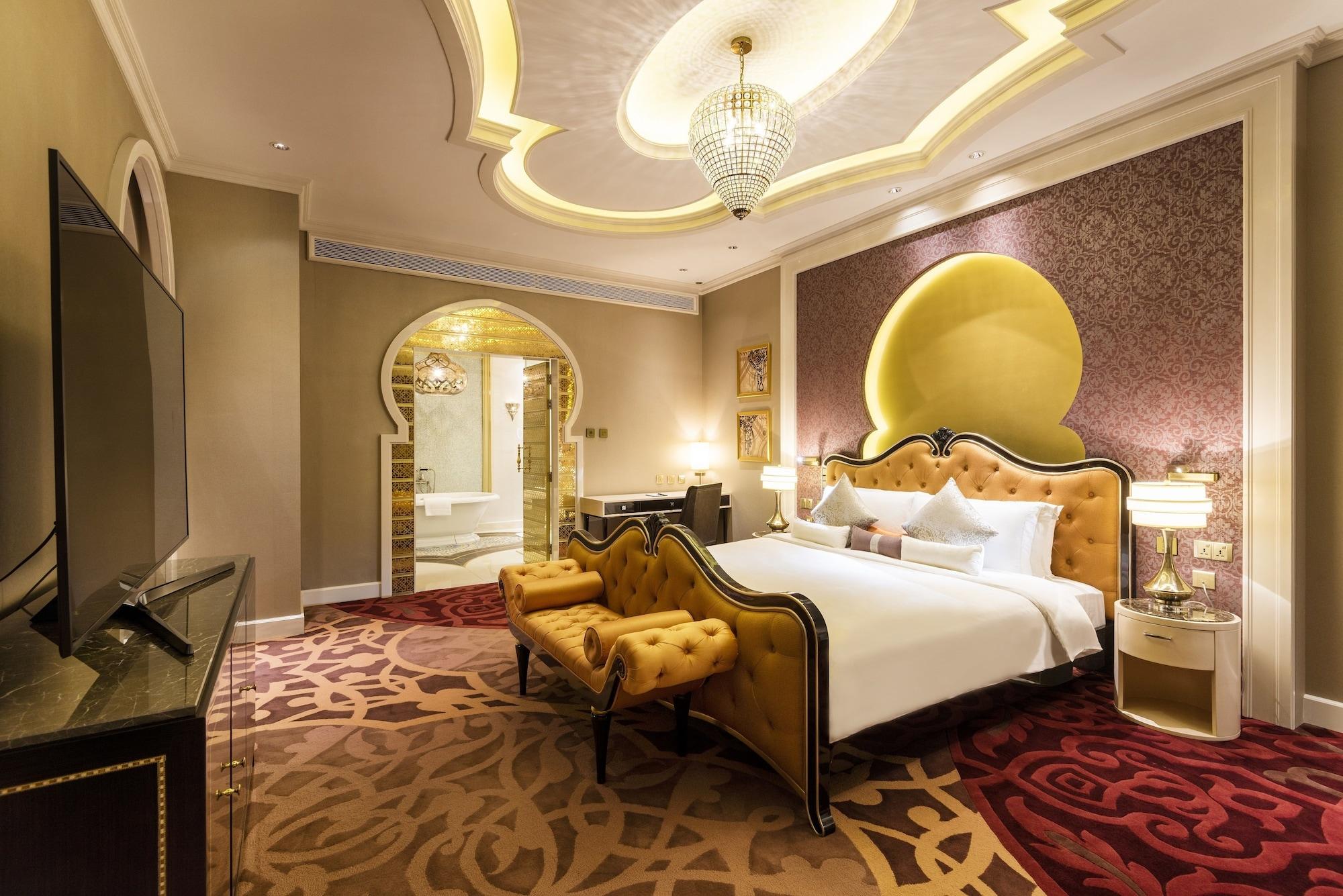 Ezdan Palace Hotel Doha Exterior foto A bedroom at the hotel