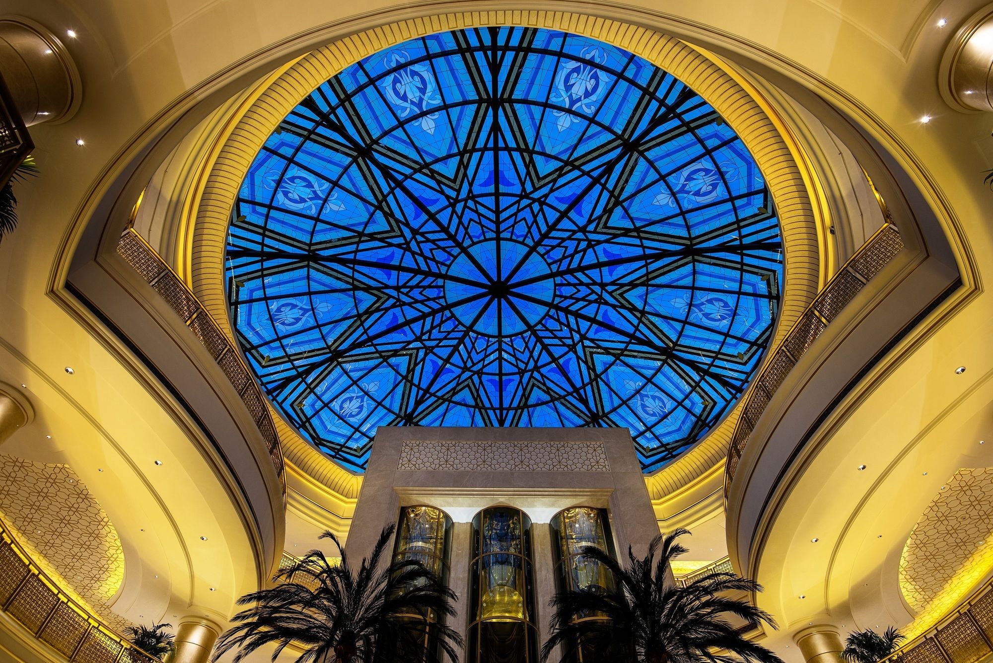 Ezdan Palace Hotel Doha Exterior foto The ceiling of the lobby